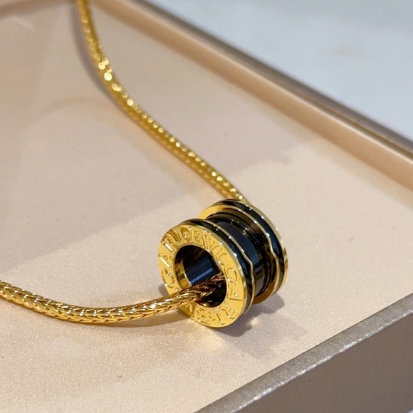Bulgari Necklace - Picture 2 of 9
